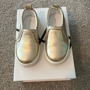 Freshly picked size 8 platinum classic slip on